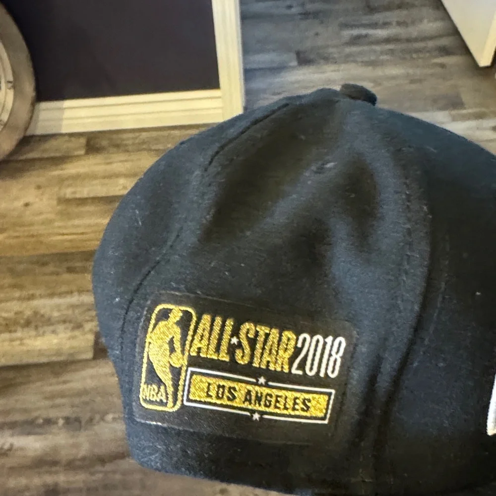 New Era Black and White LA 18 Hat - Picture 2 of 3